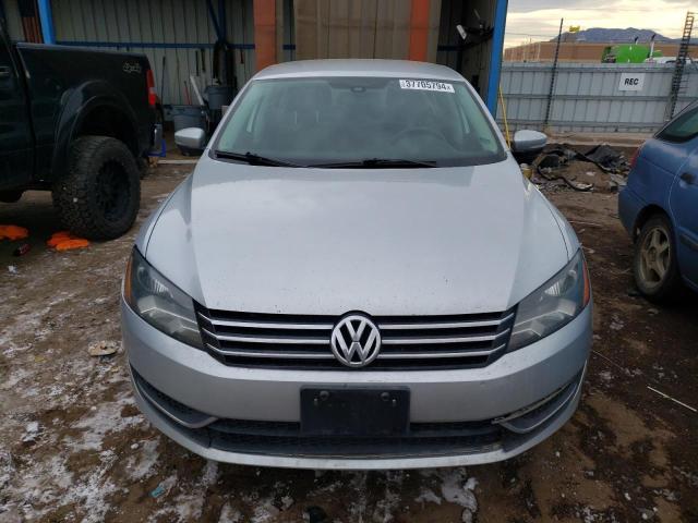 1VWAP7A39DC063892 - 2013 VOLKSWAGEN PASSAT S SILVER photo 5