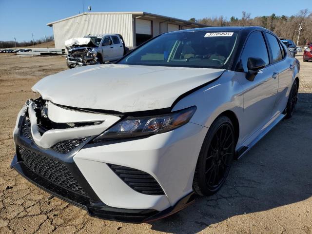 4T1KZ1AK5MU053274 - 2021 TOYOTA CAMRY TRD WHITE photo 1