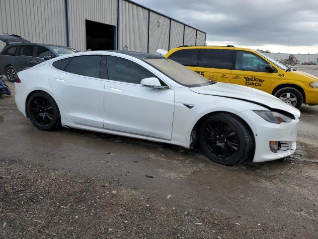 5YJSA1E24LF395330 - 2020 TESLA MODEL S თეთრი ფოტო 4