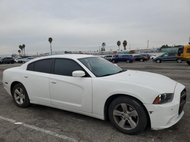 2C3CDXBG3DH622702 - 2013 DODGE CHARGER SE WHITE photo 4