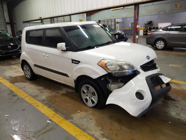 KNDJT2A55D7518555 - 2013 KIA SOUL WHITE photo 4