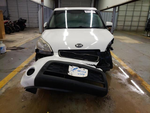 KNDJT2A55D7518555 - 2013 KIA SOUL WHITE photo 5