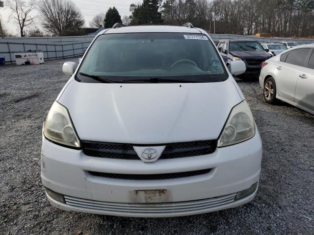 5TDBA22C25S051335 - 2005 TOYOTA SIENNA XLE WHITE photo 5