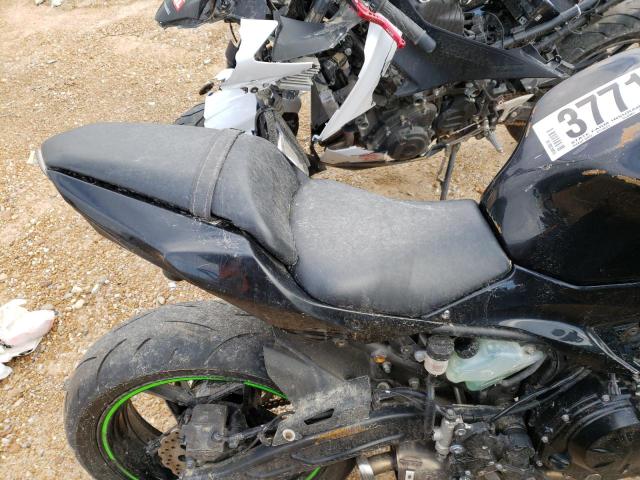 JKAEXEJ13KDA03988 - 2019 KAWASAKI EX650 J შავი ფოტო 6