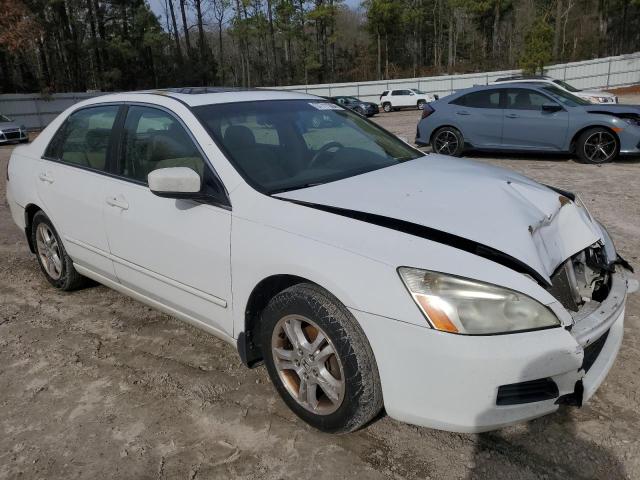 1HGCM56747A180074 - 2007 HONDA ACCORD EX WHITE photo 4