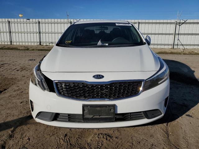 3KPFK4A71JE218111 - 2018 KIA FORTE LX WHITE photo 5