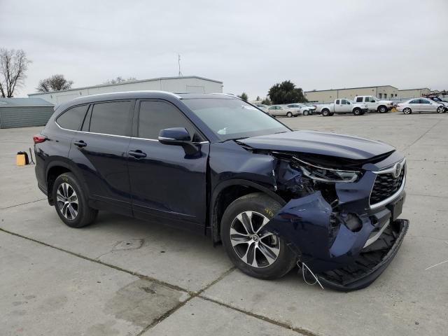 5TDHZRBH8MS553370 - 2021 TOYOTA HIGHLANDER XLE BLUE photo 4