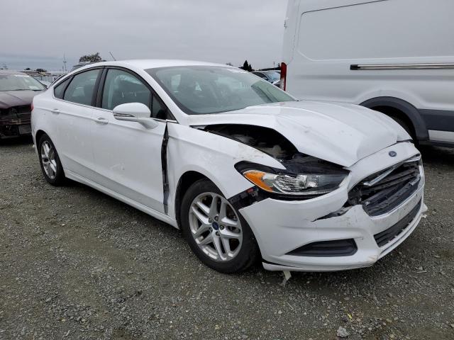 3FA6P0H70FR238355 - 2015 FORD FUSION SE WHITE photo 4