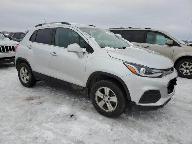 KL7CJPSBXJB689999 - 2018 CHEVROLET TRAX 1LT SILVER photo 4