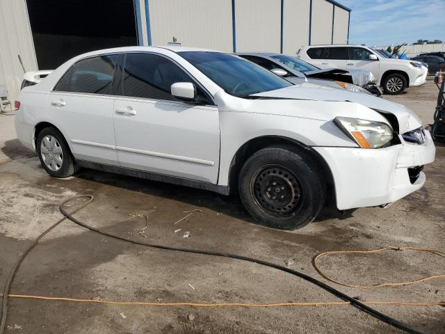 1HGCM56374A024832 - 2004 HONDA ACCORD LX WHITE photo 4