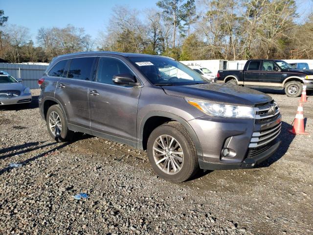 5TDKZRFHXKS556686 - 2019 TOYOTA HIGHLANDER SE GRAY photo 4