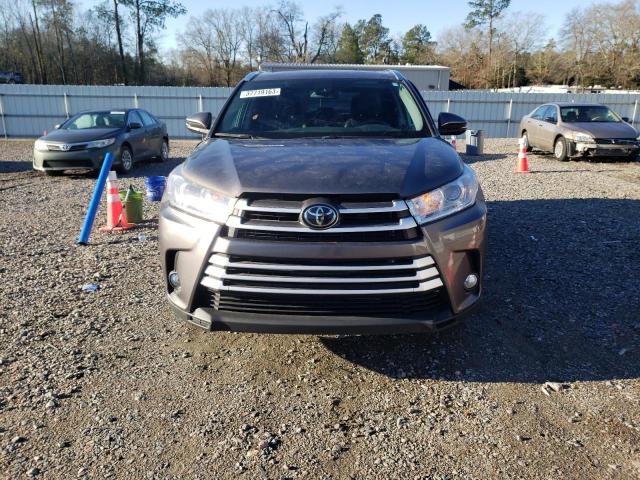 5TDKZRFHXKS556686 - 2019 TOYOTA HIGHLANDER SE GRAY photo 5