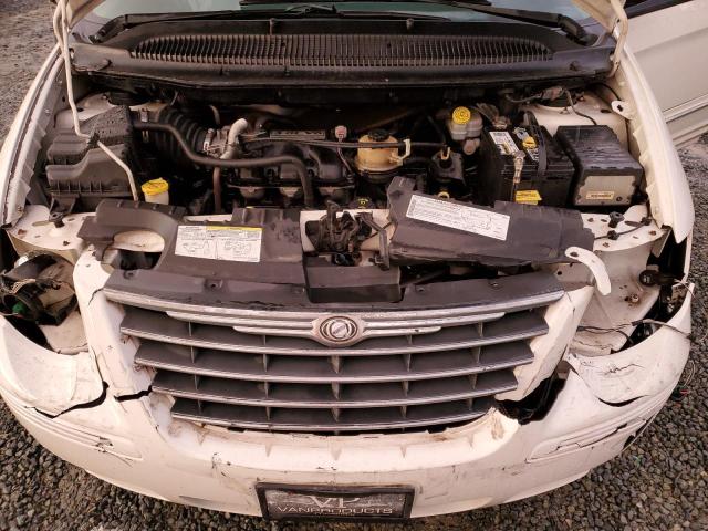 2C4GP54L55R279373 - 2005 CHRYSLER TOWN & COU TOURING WHITE photo 12