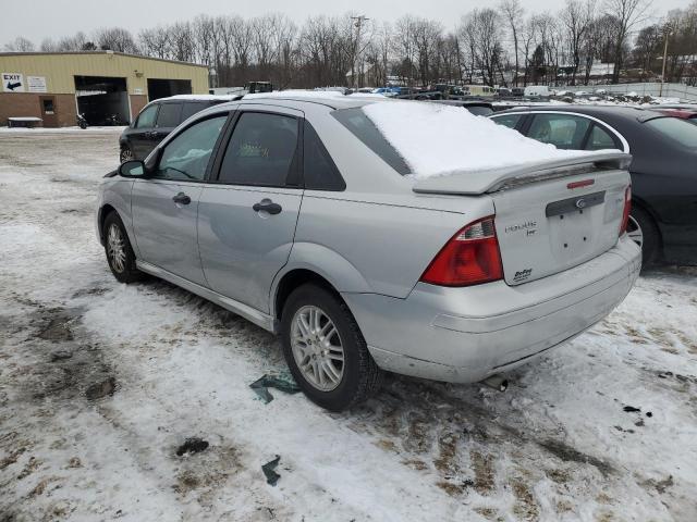 1FAHP34N26W184648 - 2006 FORD FOCUS ZX4 SILVER photo 2