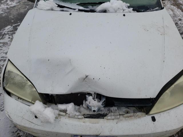 1FAFP34N15W129923 - 2005 FORD FOCUS ZX4 WHITE photo 11