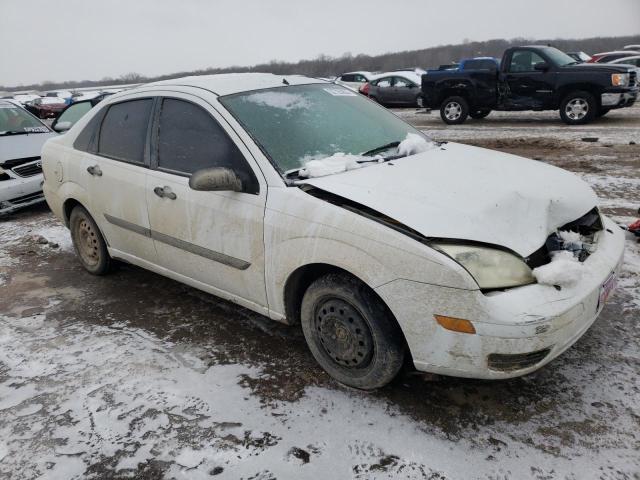 1FAFP34N15W129923 - 2005 FORD FOCUS ZX4 WHITE photo 4