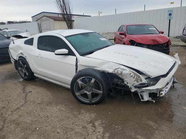 1ZVBP8CF6D5281729 - 2013 FORD MUSTANG GT WHITE photo 4