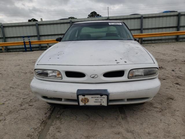 1G3HN52K2W4818959 - 1998 OLDSMOBILE 88 BASE WHITE photo 5