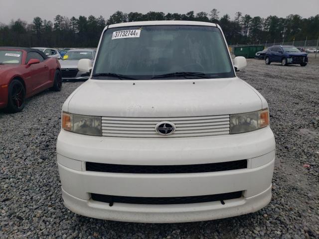 JTLKT324364082457 - 2006 TOYOTA SCION XB WHITE photo 5