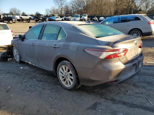 4T1R11AK6NU041674 - 2022 TOYOTA CAMRY LE GRAY photo 2