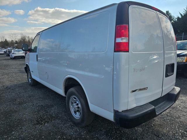 1GCWGAFFXH1344366 - 2017 CHEVROLET EXPRESS G2 WHITE photo 3