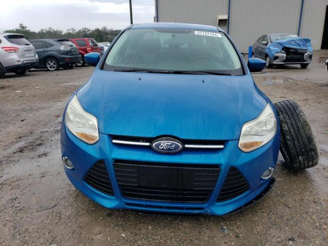 1FAHP3F25CL444850 - 2012 FORD FOCUS SE BLUE photo 5