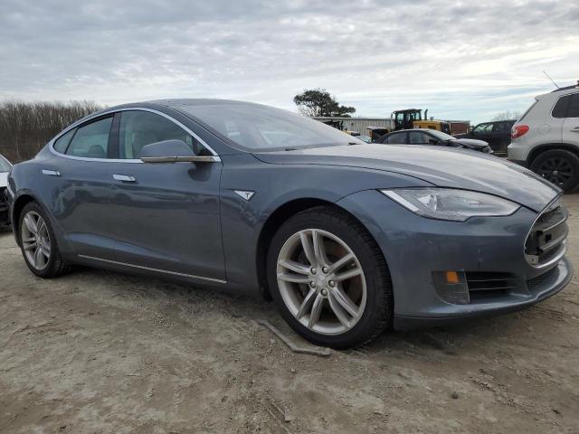 5YJSA1AG1DFP11415 - 2013 TESLA MODEL S ნაცრისფერი ფოტო 4