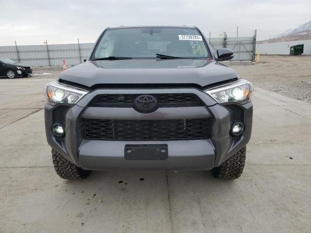 JTEBU5JR4K5665069 - 2019 TOYOTA 4RUNNER SR5 GRAY photo 5