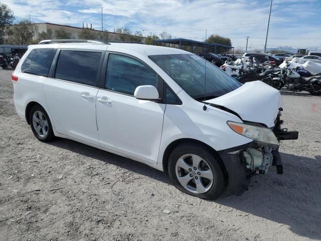 5TDKK3DC8DS374304 - 2013 TOYOTA SIENNA LE WHITE photo 4