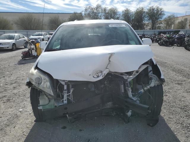 5TDKK3DC8DS374304 - 2013 TOYOTA SIENNA LE WHITE photo 5