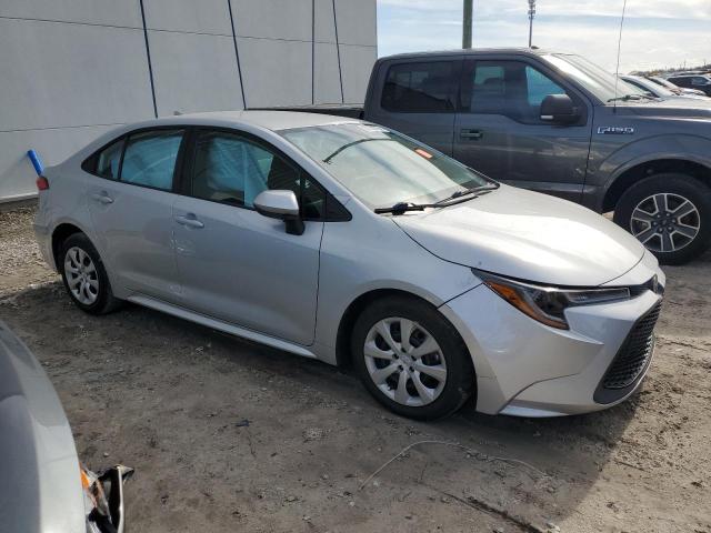 5YFEPMAE7MP154574 - 2021 TOYOTA COROLLA LE SILVER photo 4