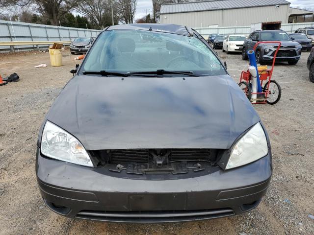 1FAFP34N05W312231 - 2005 FORD FOCUS ZX4 GRAY photo 5