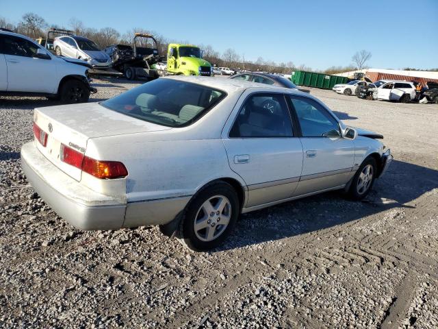 JT2BG22K110575619 - 2001 TOYOTA CAMRY CE WHITE photo 3