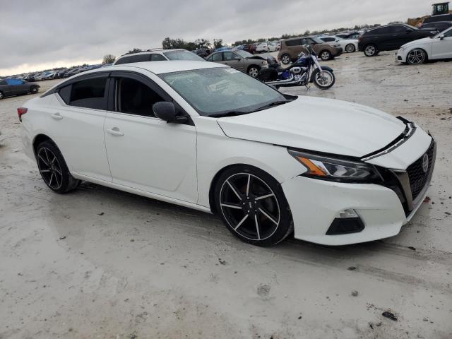 1N4BL4CV9KC109448 - 2019 NISSAN ALTIMA SR WHITE photo 4