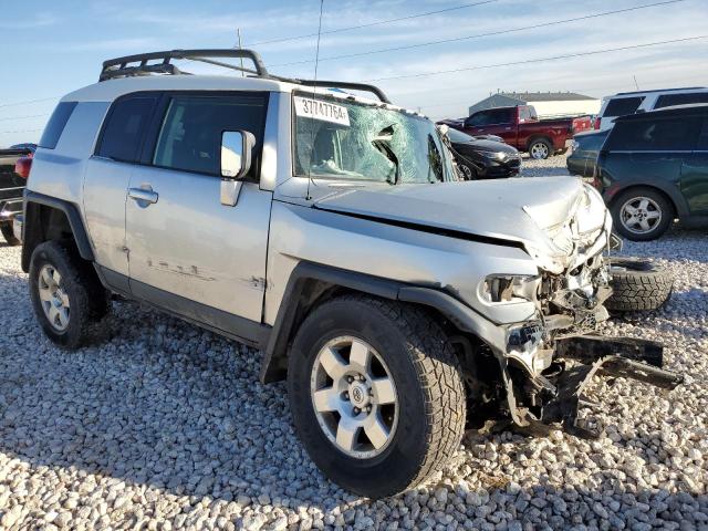 JTEZU11F770006002 - 2007 TOYOTA FJ CRUISER SILVER photo 4