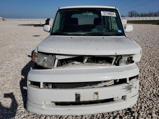 JTLKT324964083578 - 2006 TOYOTA SCION XB WHITE photo 5