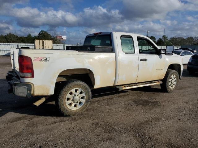 1GT22ZCG4BZ409679 - 2011 GMC SIERRA K2500 HEAVY DUTY WHITE photo 3