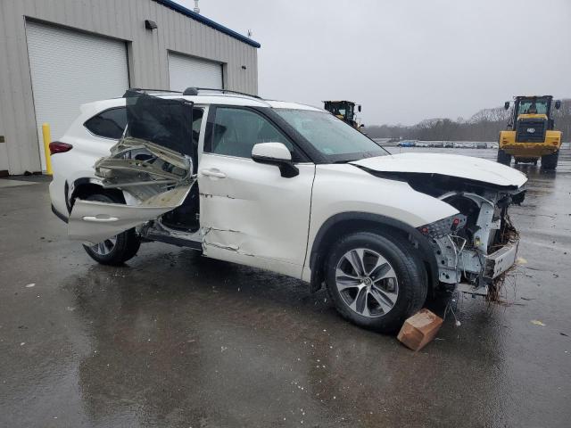 5TDGZRBH5MS139846 - 2021 TOYOTA HIGHLANDER XLE WHITE photo 4
