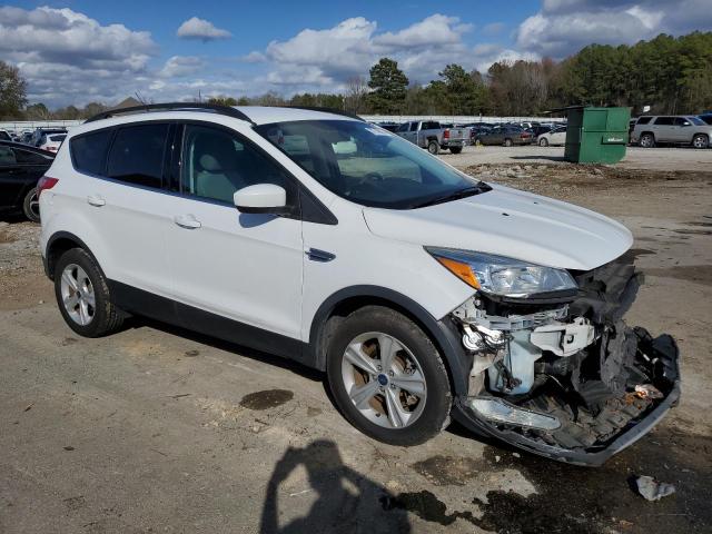 1FMCU9G96FUA45886 - 2015 FORD ESCAPE SE WHITE photo 4