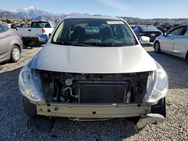 3N1CN7AP2GL860663 - 2016 NISSAN VERSA S SILVER photo 5