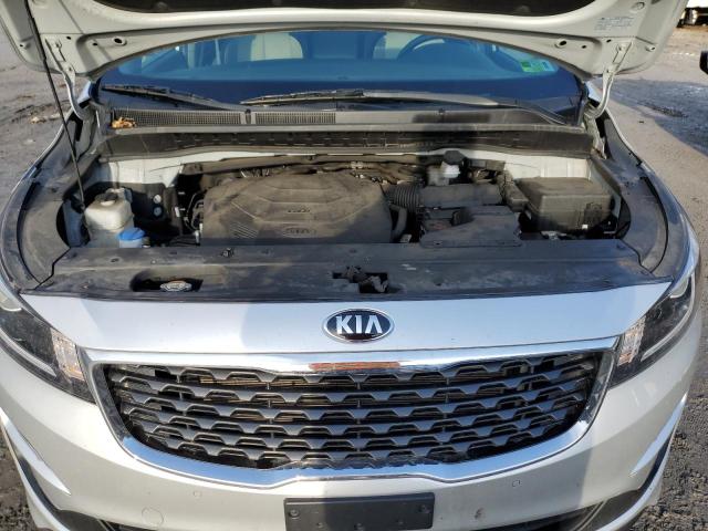 KNDMB5C18K6517172 - 2019 KIA SEDONA LX SILVER photo 12