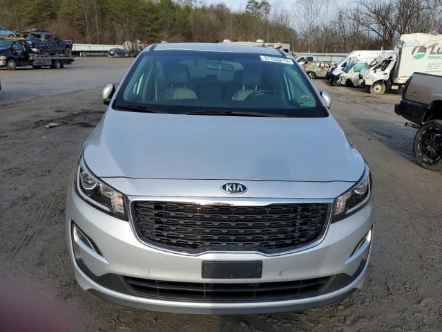 KNDMB5C18K6517172 - 2019 KIA SEDONA LX SILVER photo 5