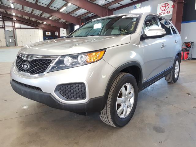 5XYKTCA69CG287311 - 2012 KIA SORENTO BASE  photo 2