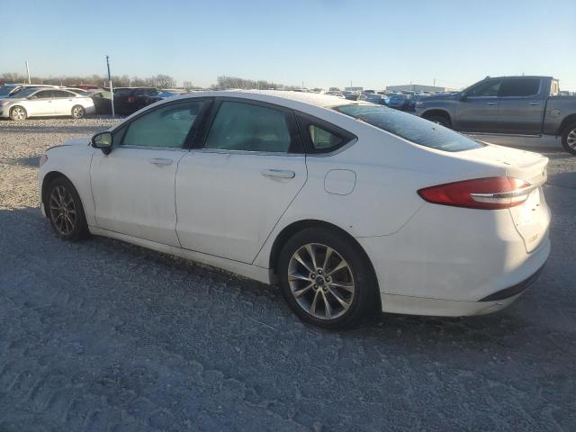 3FA6P0H78HR235531 - 2017 FORD FUSION SE WHITE photo 2