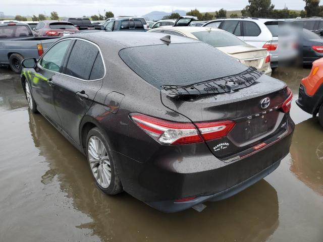 4T1B11HK4JU509354 - 2018 TOYOTA CAMRY L GRAY photo 2