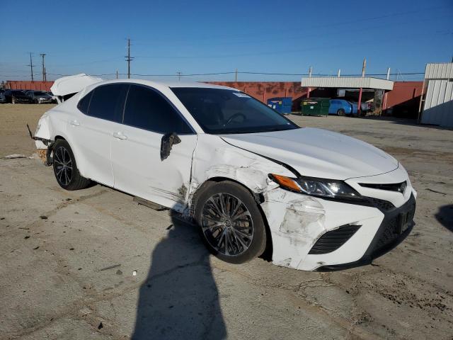 4T1B11HK6JU593578 - 2018 TOYOTA CAMRY L WHITE photo 4