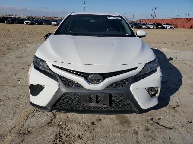 4T1B11HK6JU593578 - 2018 TOYOTA CAMRY L WHITE photo 5