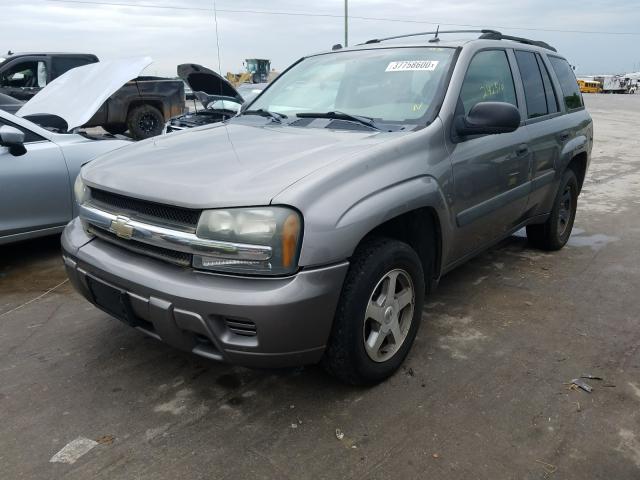 1GNDT13S352270905 - 2005 CHEVROLET TRAILBLAZER LS  photo 2