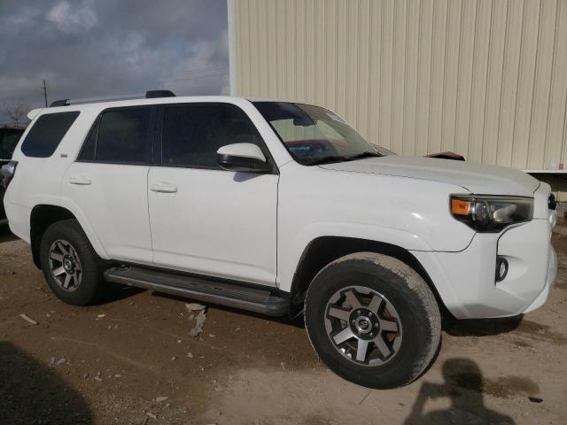 JTEZU5JR4L5217317 - 2020 TOYOTA 4RUNNER SR5 WHITE photo 4