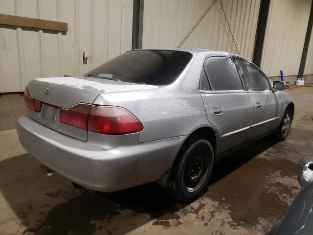 1HGCG5670YA810620 - 2000 HONDA ACCORD SE SILVER photo 3